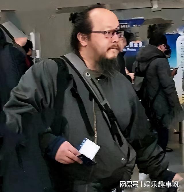 为什么人到中年发际线会高_发际线中年危机_人到中年发际线就高了